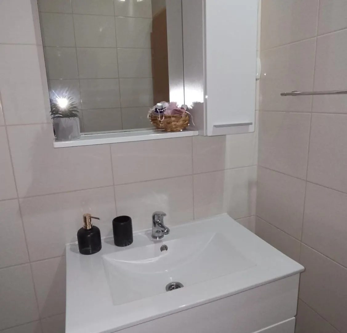 Holiday House Sea Laguna Tkon